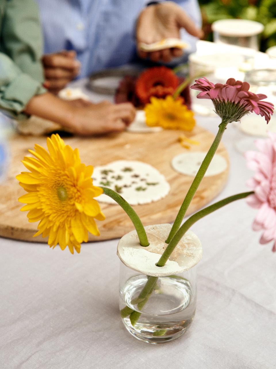 diy gerbera ikebana | bloem gatendeksel